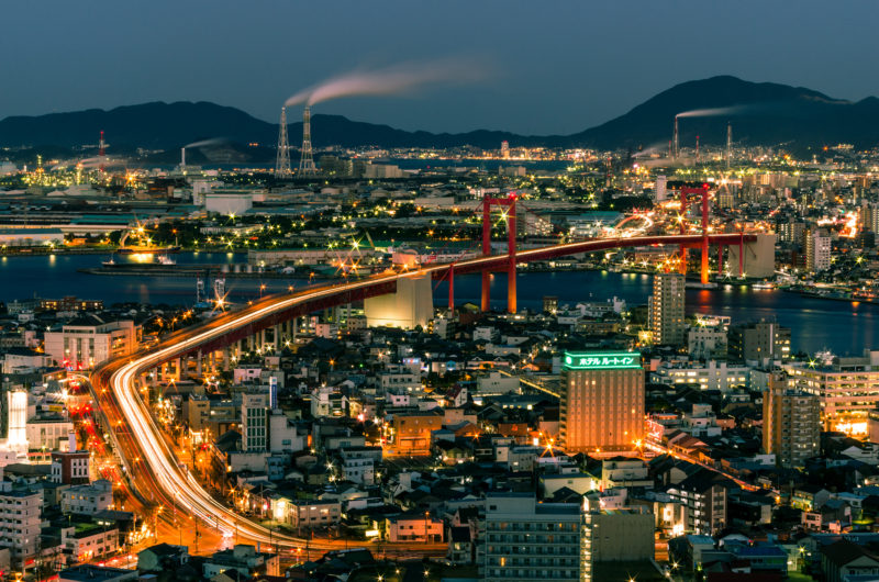 福岡県北九州市若戸大橋あたりの夜景