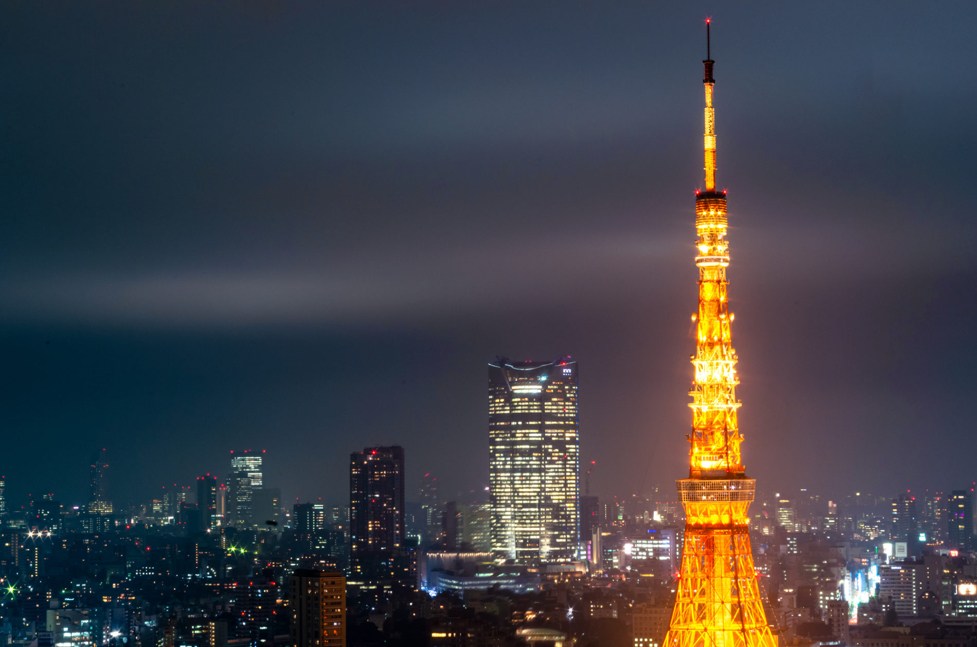 靄る東京タワー