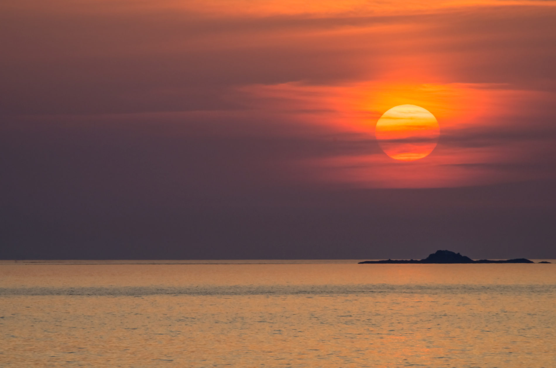 海に沈む夕陽(夕日)