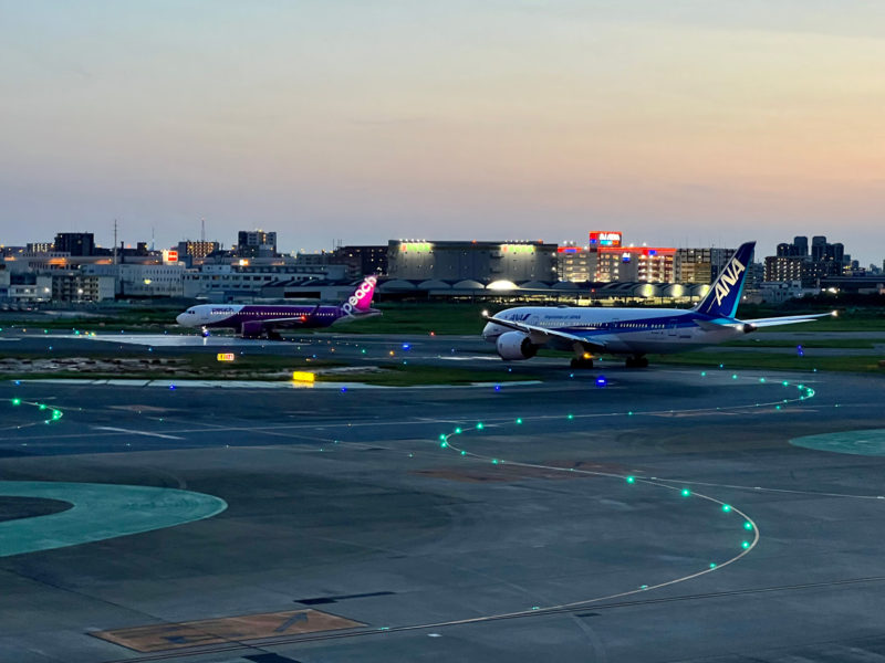 日没の福岡空港